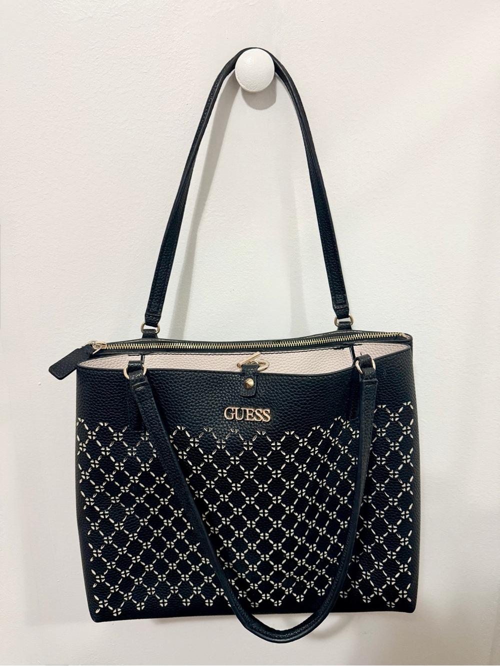 GUESS Black Tote/Shoulder bag